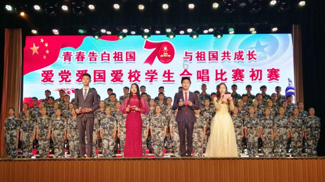 救援摄影师男孩